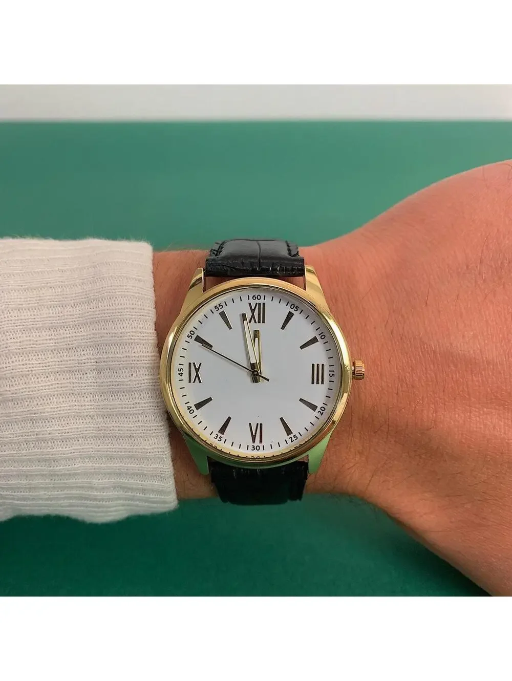 Minimalistic Black essential vintage 90s style gold and leather style band